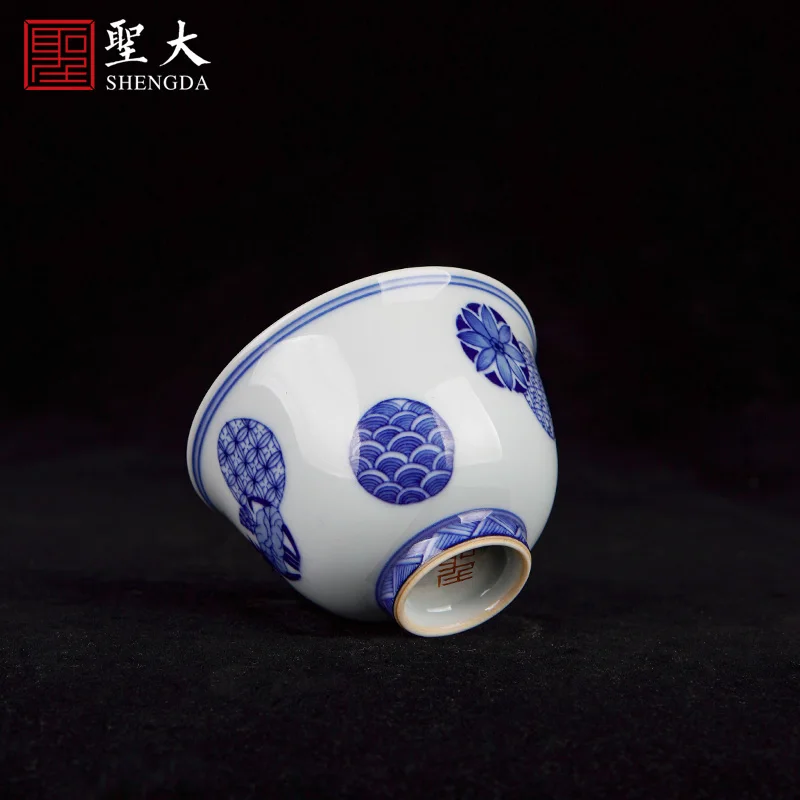 

Shengda ceramic Master Cup hand painted blue and white ball flower tea cup handmade Jingdezhen tea set kungfu tea cup