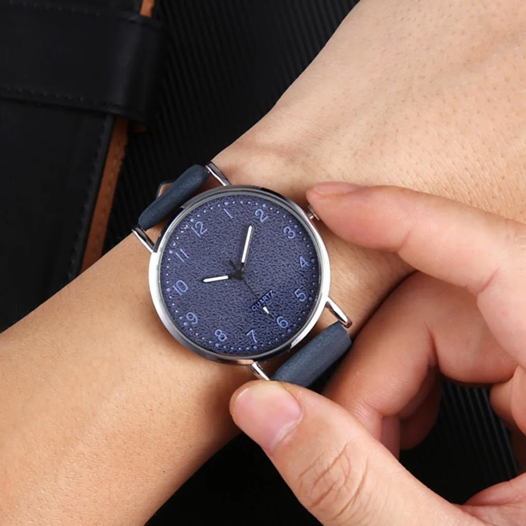 Женские повседневные простые часы с кожаным ремешком серебристые кварцевые