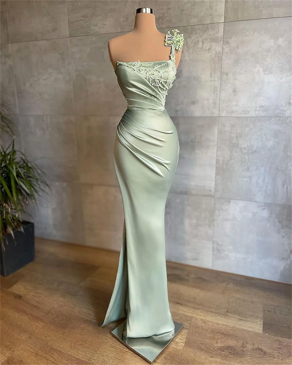 

Женское длинное атласное платье-Русалка, элегантное зеленое платье с вырезом лодочкой, разрезом, на бретелях-спагетти, расшитое бисером, дл...