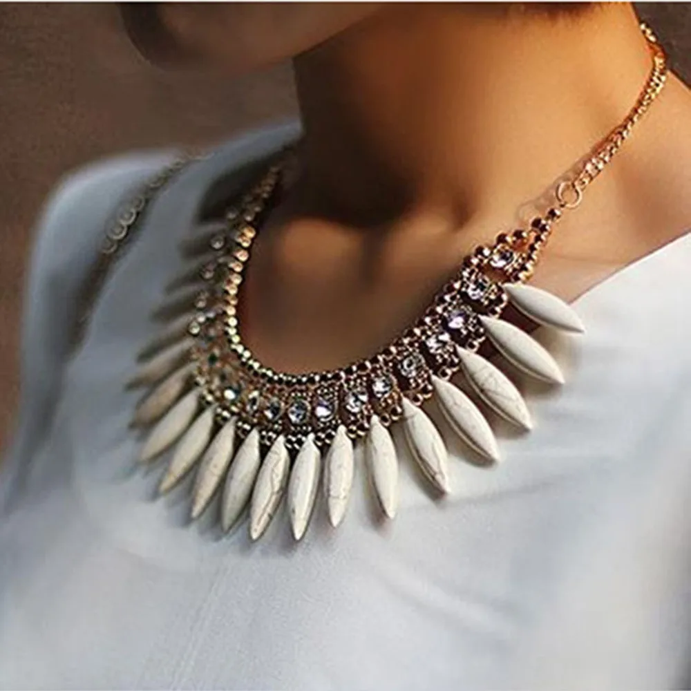 

Bohemian Alloy Turquoise Fangs Sweater Chain Choker Necklace for Women Rhinestone Long Wolf Tooth Pendant Short Collar Necklace