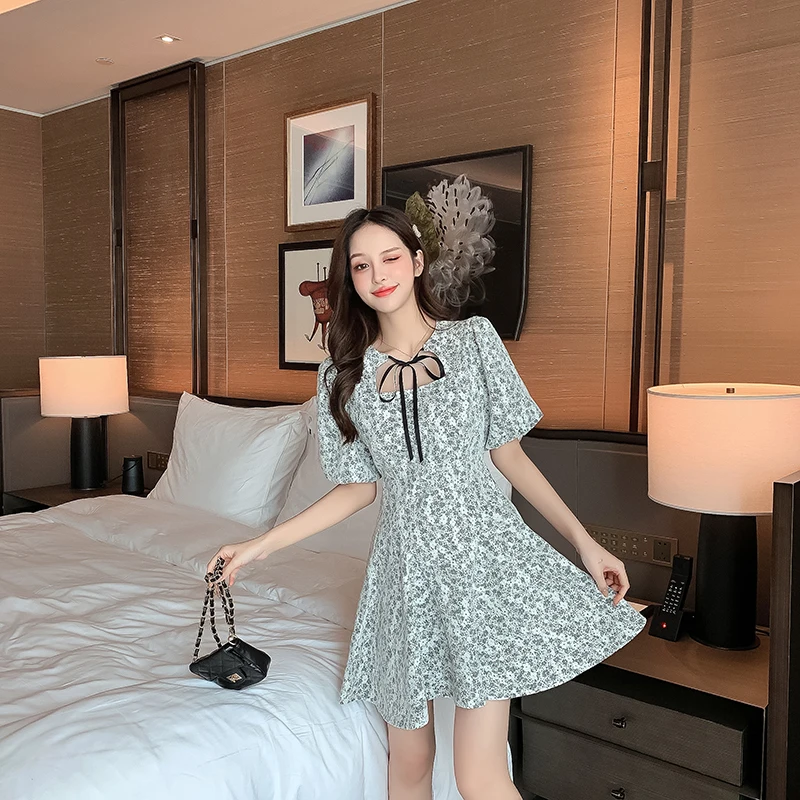 

Женское летнее шифоновое платье с высокой талией и принтом, модная повседневная одежда в Корейском стиле, с открытой спиной, до колена