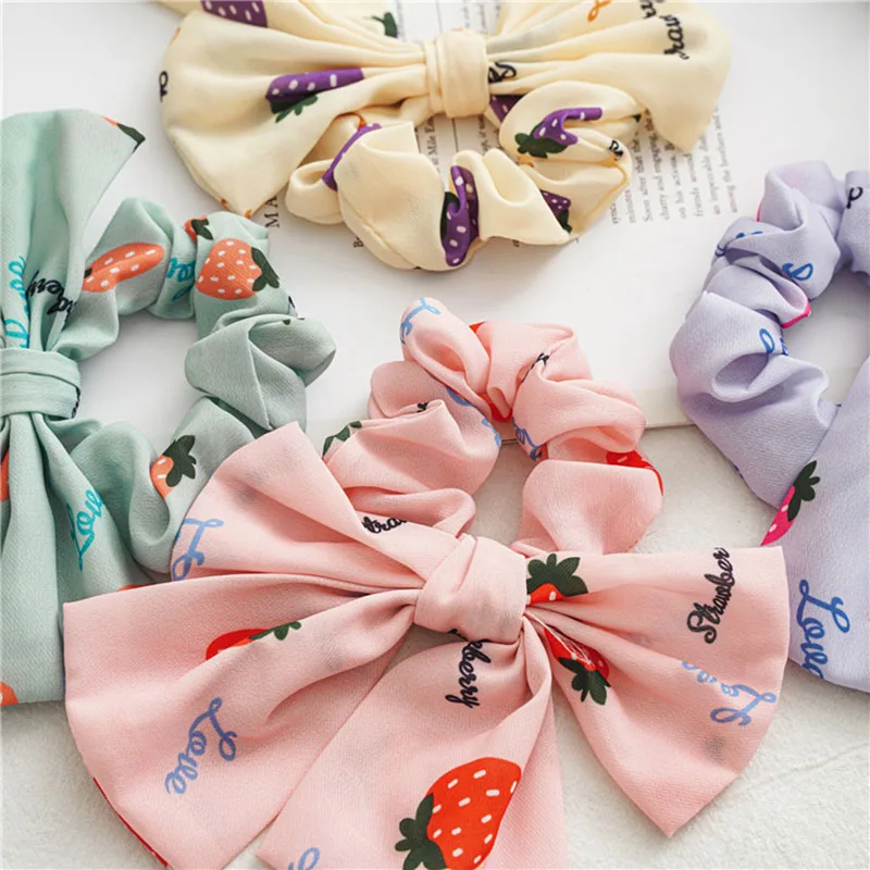 Шифоновая резинка для волос с большим бантом и принтом клубники летние головные
