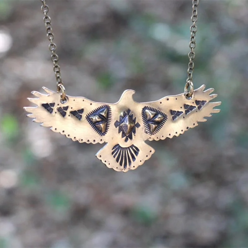 Маленькая сине зеленая птица в крыму. Зяблик горихвостка. Золотая подвеска "птица". Серебряное колье птичка из клетки. Колье с птичкой.