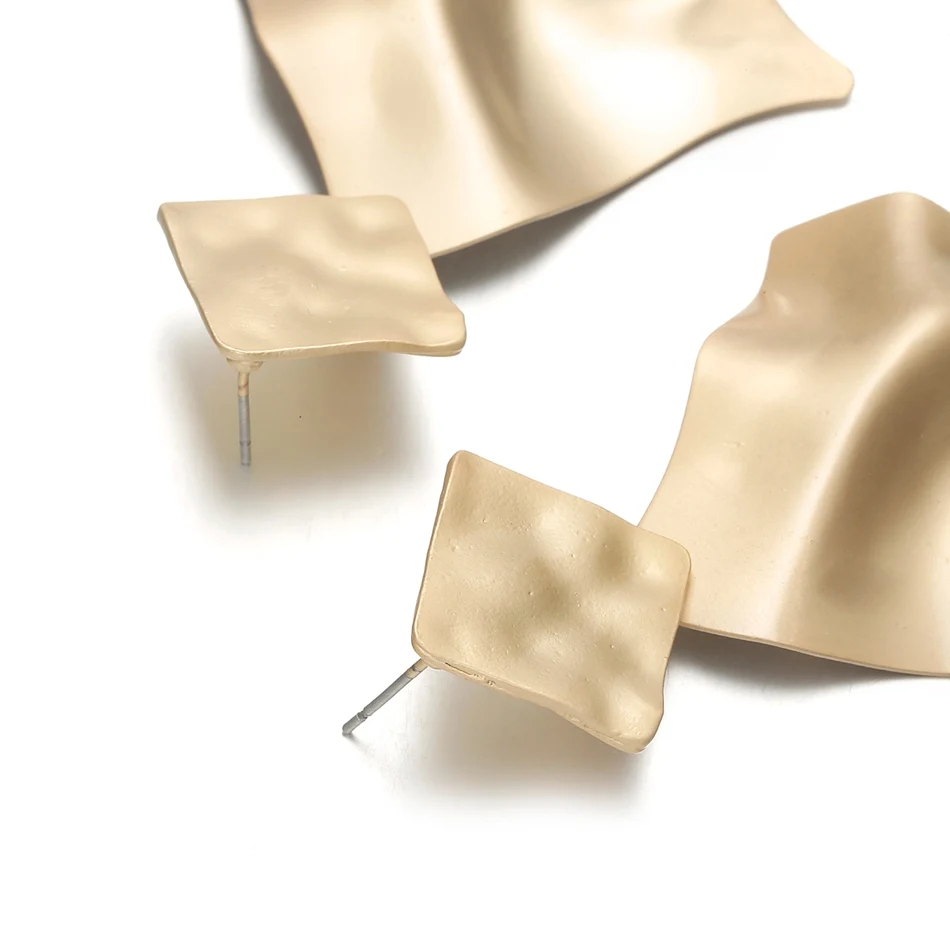 Женские трендовые серьги Match Right золотого цвета эффектные