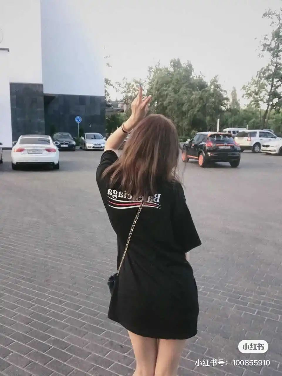 

2020 spring and summer new wave blue T for men and women with the same short sleeve top loose medium to long T-shirt