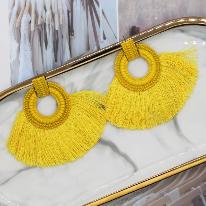 

Bohemian Tassel Short Drop Earrings for Women Yellow Circular Geometric Cotton Silk Fabric Fringe Jewelry Fashion Trend 2021