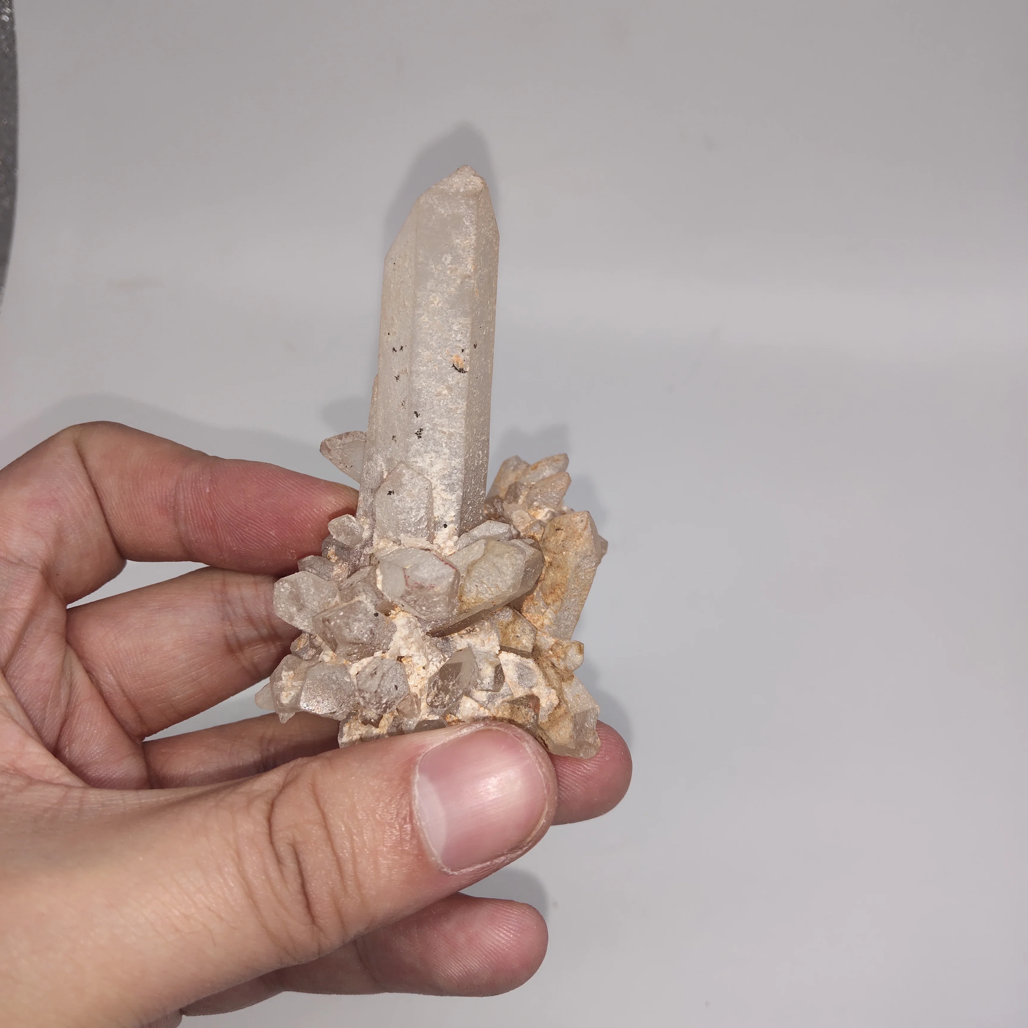 65 г красивый натуральный прозрачный образец кварца каменная Статуэтка Drusy