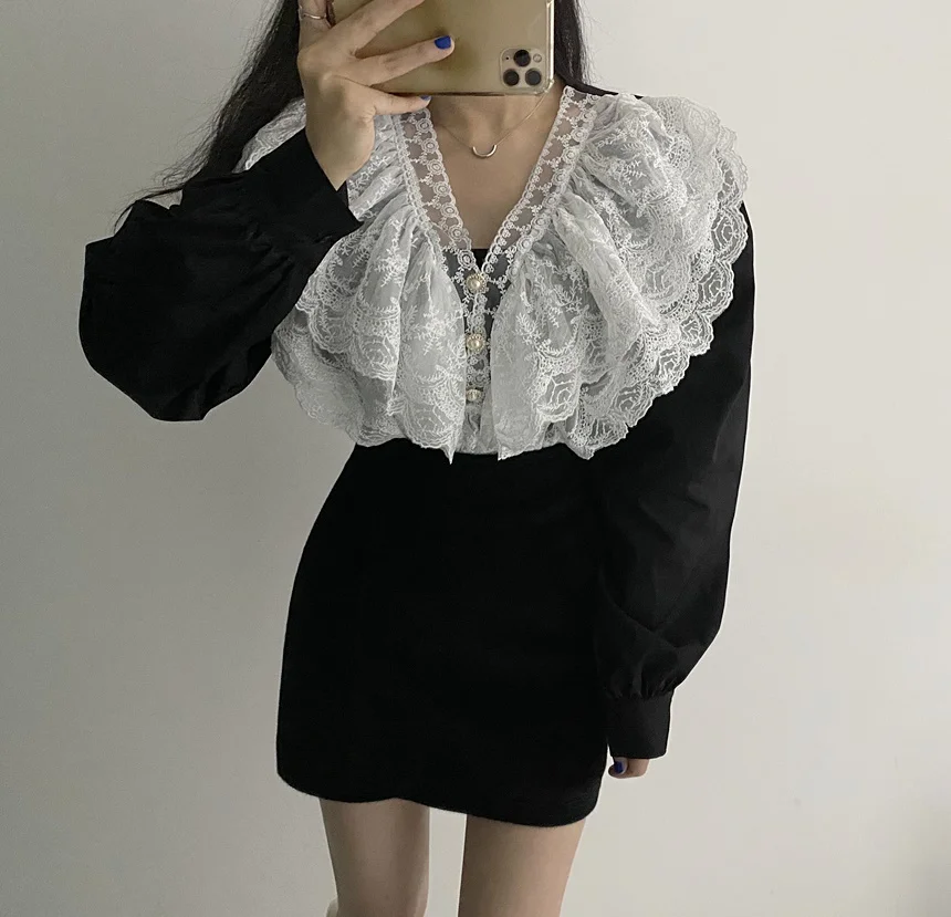 

2021 Spring Korean Style Chic Design Sense Non-mainstream Lace Shirt Versatile V-neck Court Style Long Sleeve Shirt