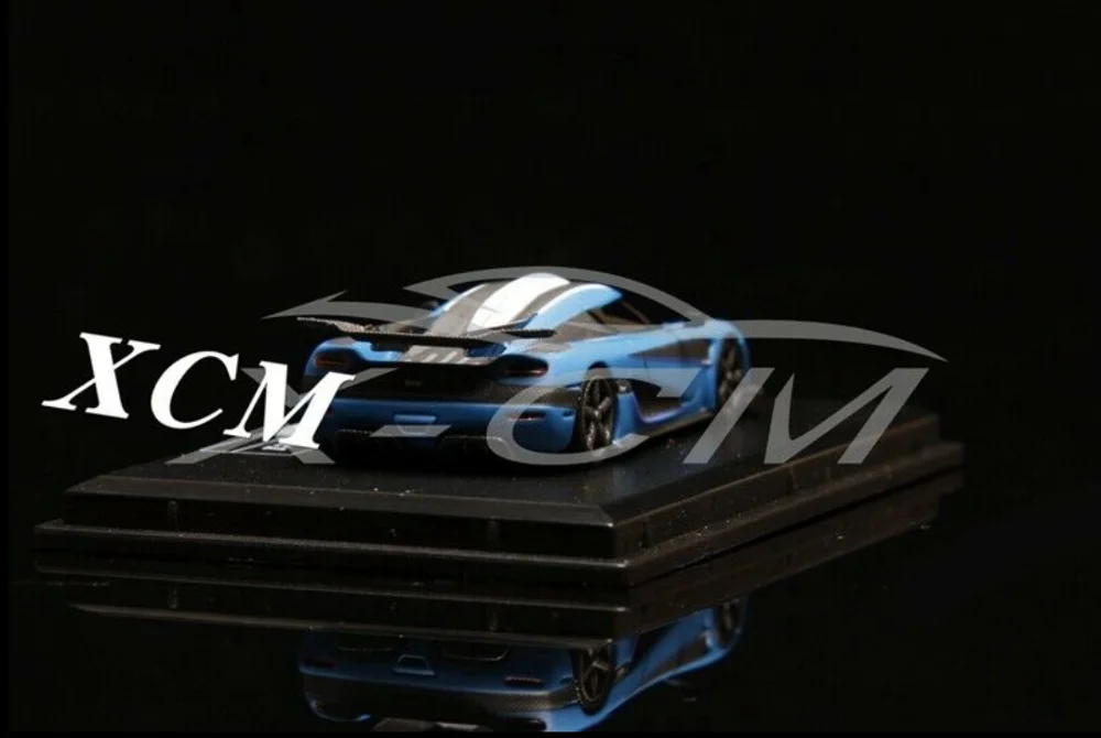 Полимерная модель автомобиля FrontiArt One:1 Avan Style 1:87 (матовый синий) + маленький
