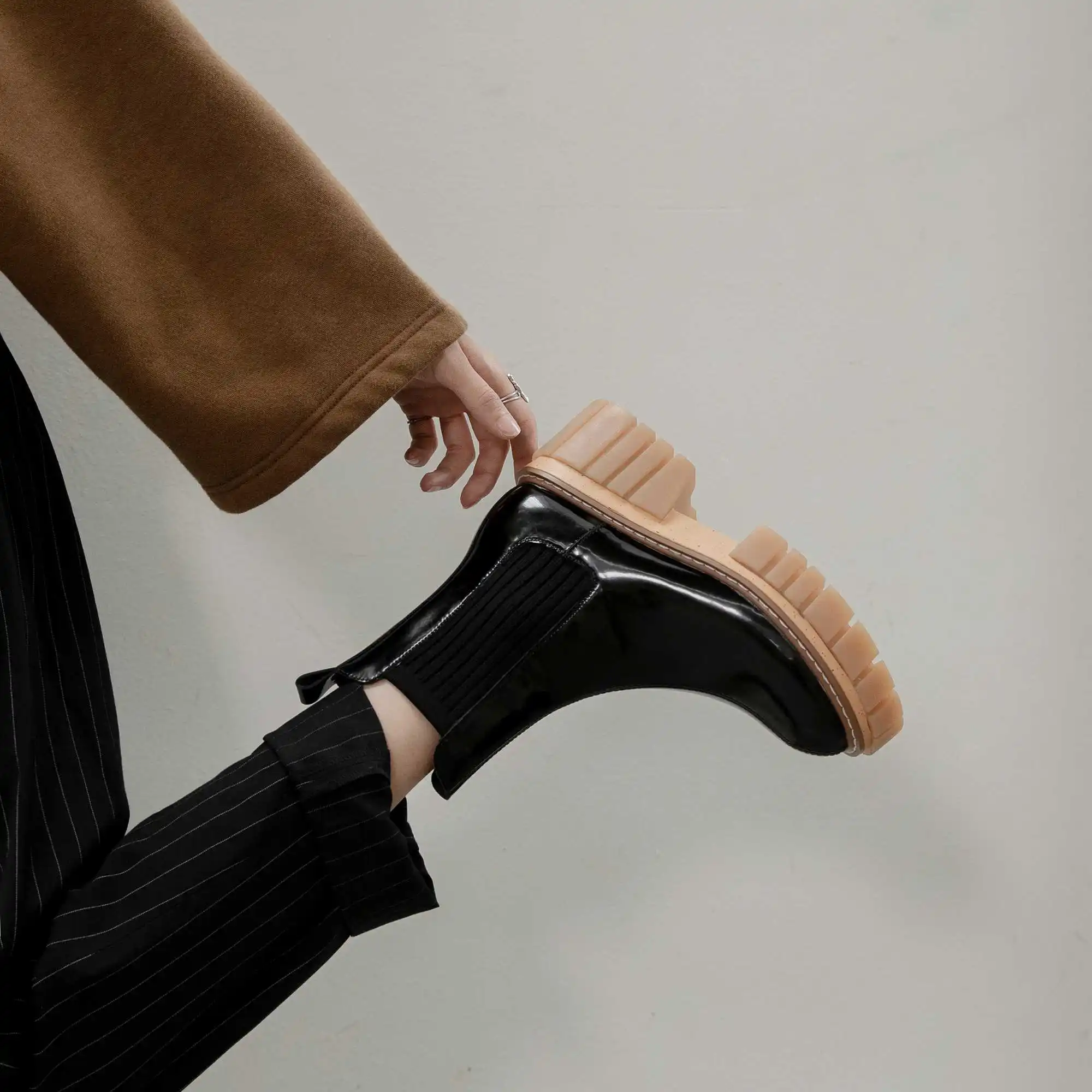 

Lenkisen motorcycle boots real cow leather knitting platform round toe thick high heel slip on handsome preppy ankle boots L45