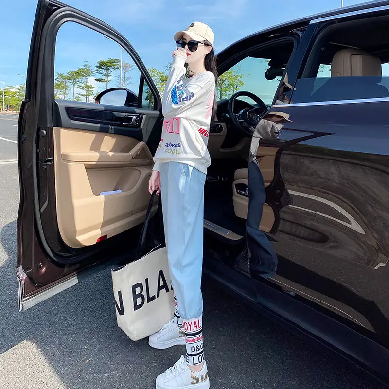 

new Sports suit 2021 net celebrity fried street temperament goddess style spring and autumn sweater casual two-piece trend