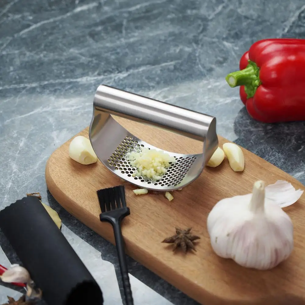 

Annular Garlic Press Food Grade 430 Stainless Steel Arc-shaped Manual Garlic Cutter Kitchen Accessorties Good Kitchen Assistant