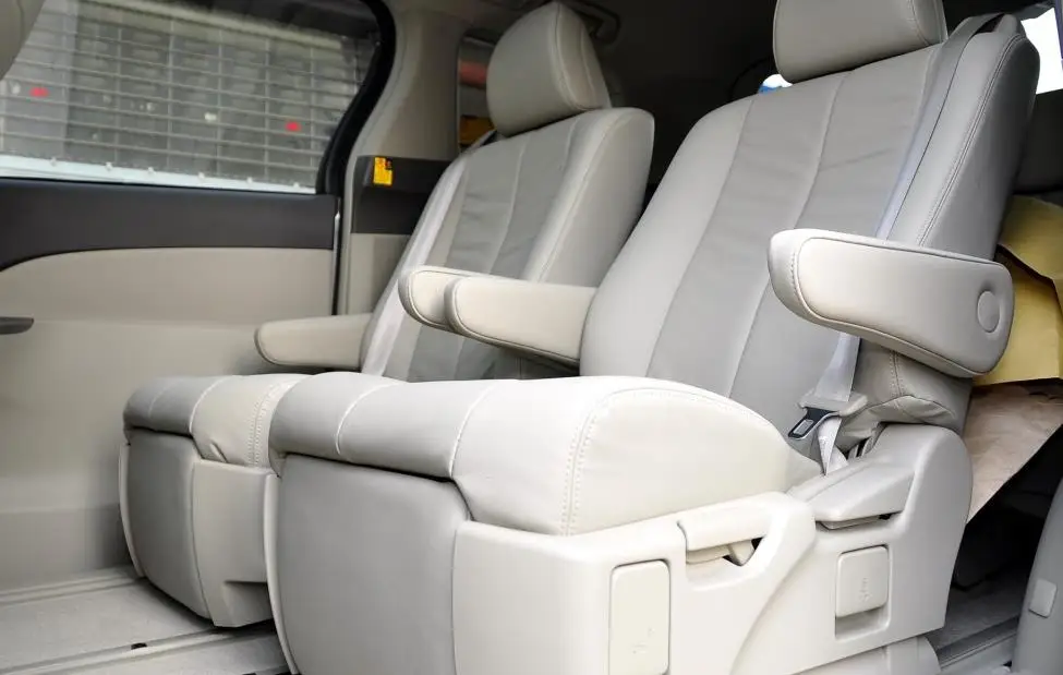 Индивидуальный чехол на подлокотник переднего и Среднего ряда защитный из