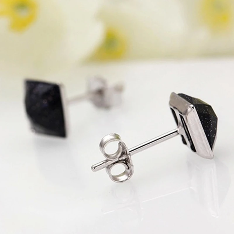 Серьги-гвоздики с натуральным полированным камнем C75