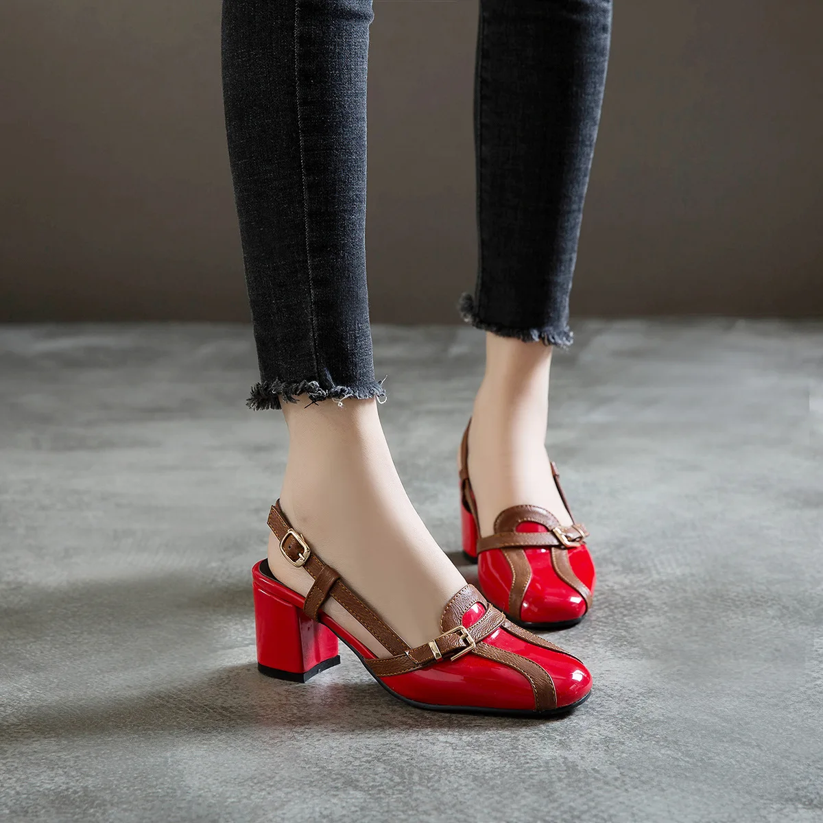 

Summer 2019 medium heel sandals women's shoes color matching large size leather shoes