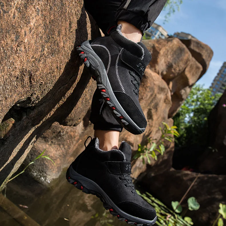 

In the fall and winter of foreign female leisure leisure more soft bottom shoes mother warm velvet big yards man hiking shoes