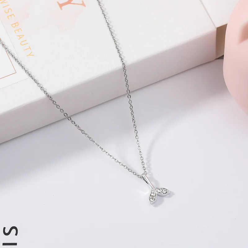 

Fashion Fishtail Pendant Necklace for Women's Banquet Exquisite O-shaped Necklace for Women Simple Steel Clavicle Chain Jewelry
