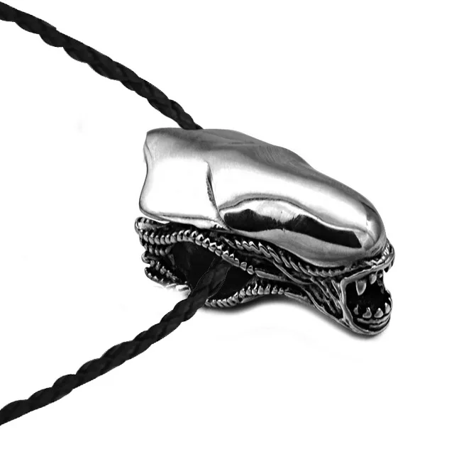 

Domineering alien necklaces Sci-fi themed performance Street sports For personality Gift Men's favorite animal shaped pendant