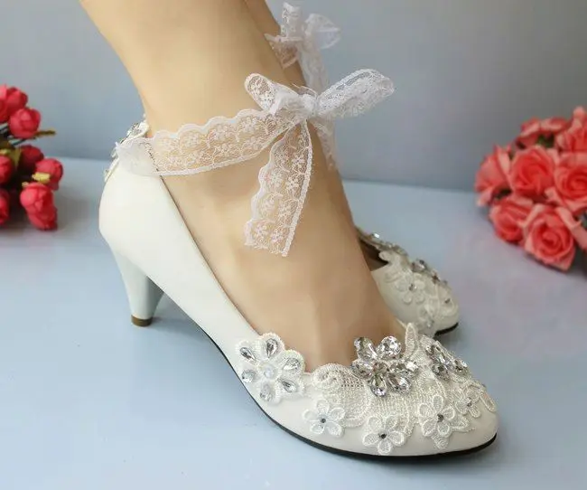 5 см белого цвета и слоновой кости на шнуровке с украшением в виде кристаллов