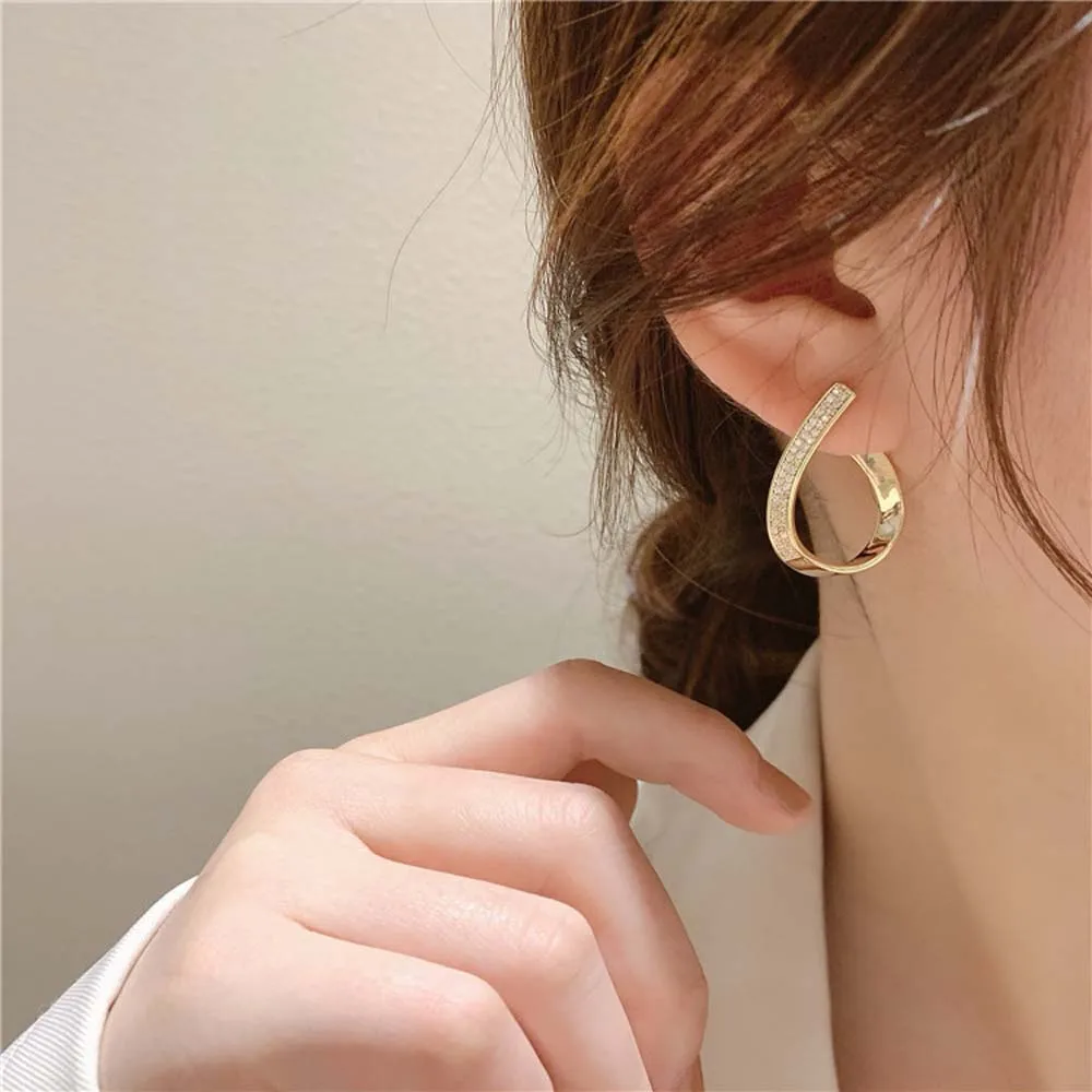 

In 2021 the New South Korea Fashion Temperament Of Geometric Stud Earrings Ms Contracted Hollow Out Individuality Jewelry