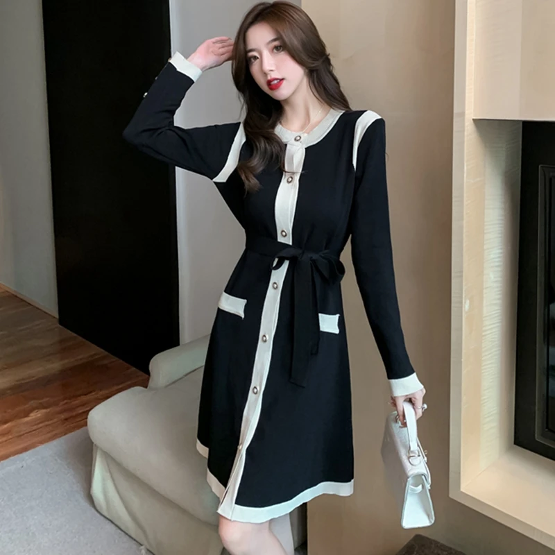 

Трикотажное платье-свитер с высокой талией и круглым вырезом