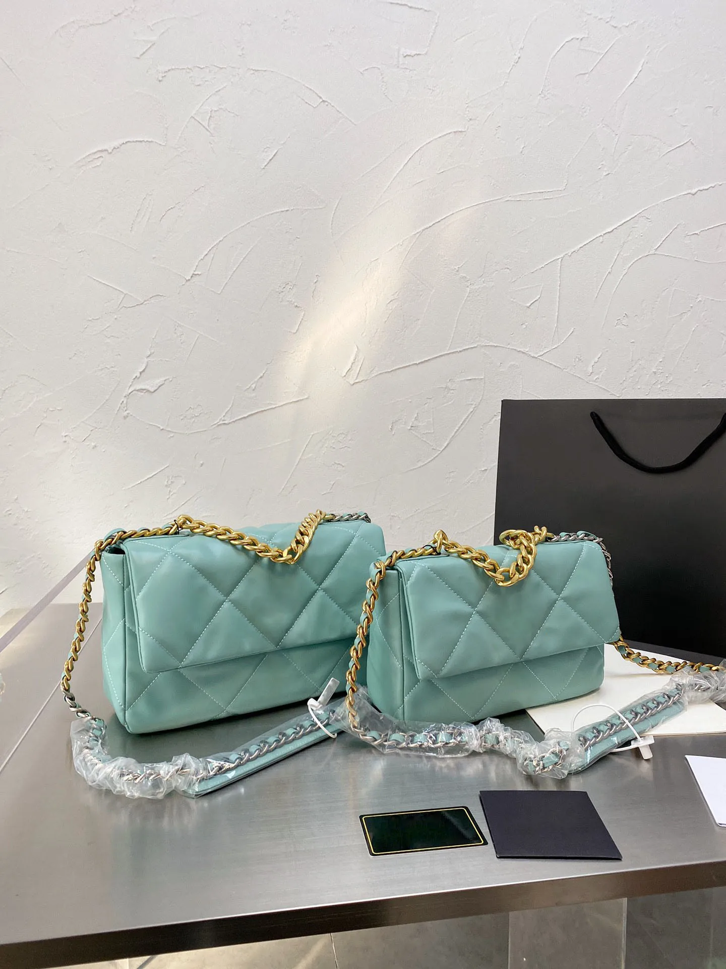 

100500 01 New style women's Retro chain bag handbag straddle bag