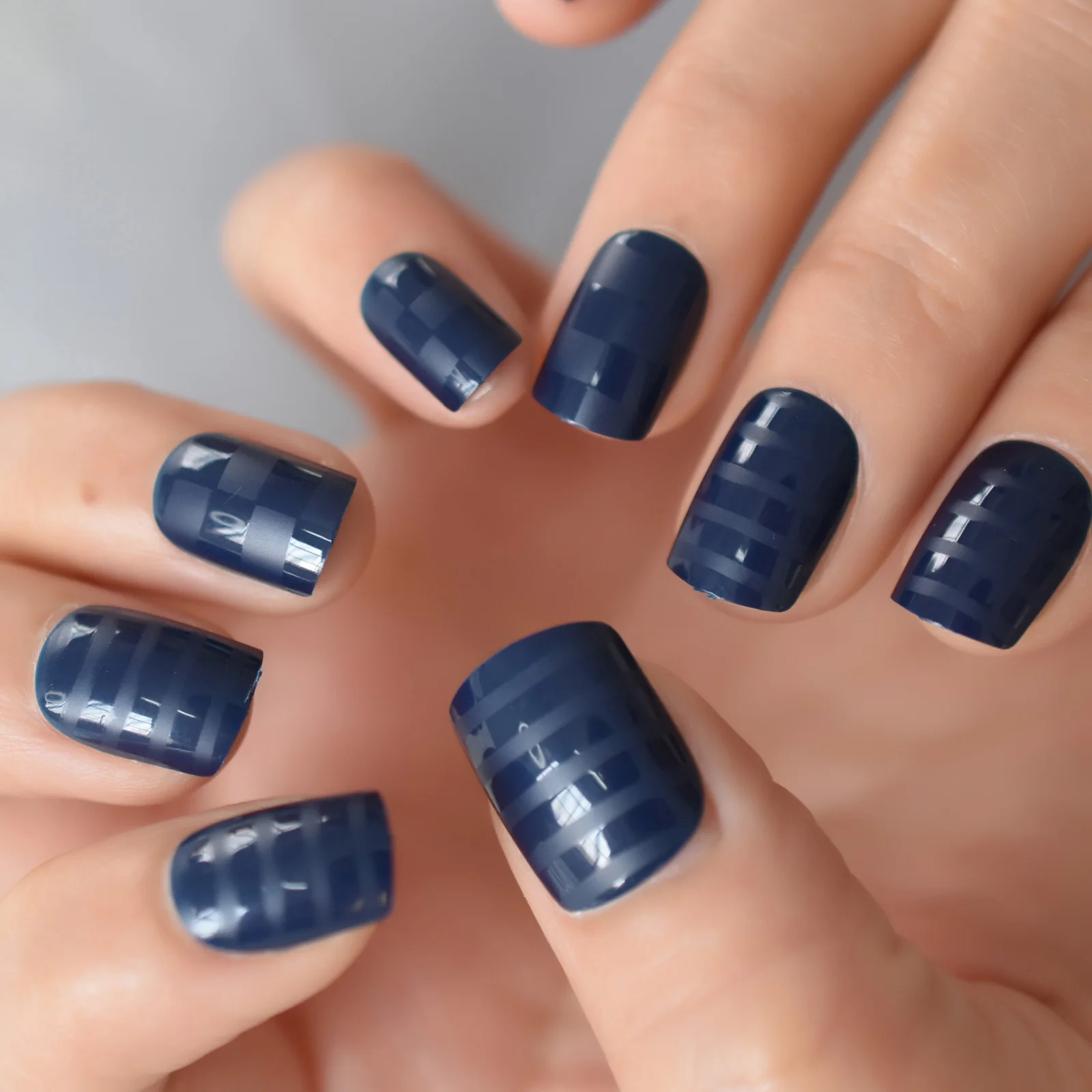 

Cutting Matte Line Simple Design Pure Color Nails OL Press On Nails Square Medium-Short Layered Supplies For Professionals EchiQ