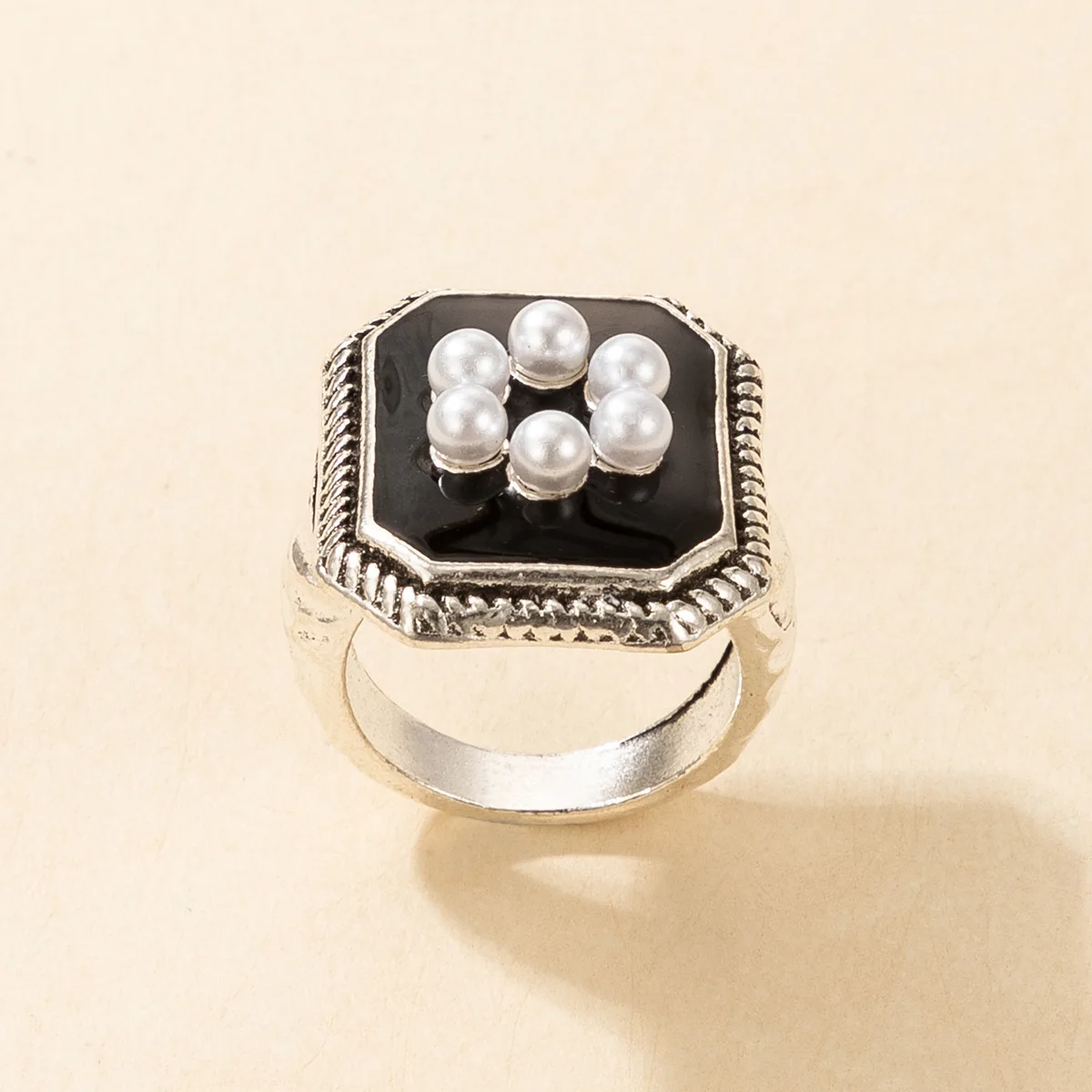 

2021 New Korean Exquisite Vintage Black Glaze Geometric Square Pearl Flower Metal Zircon Rings for Women Party Jewelry