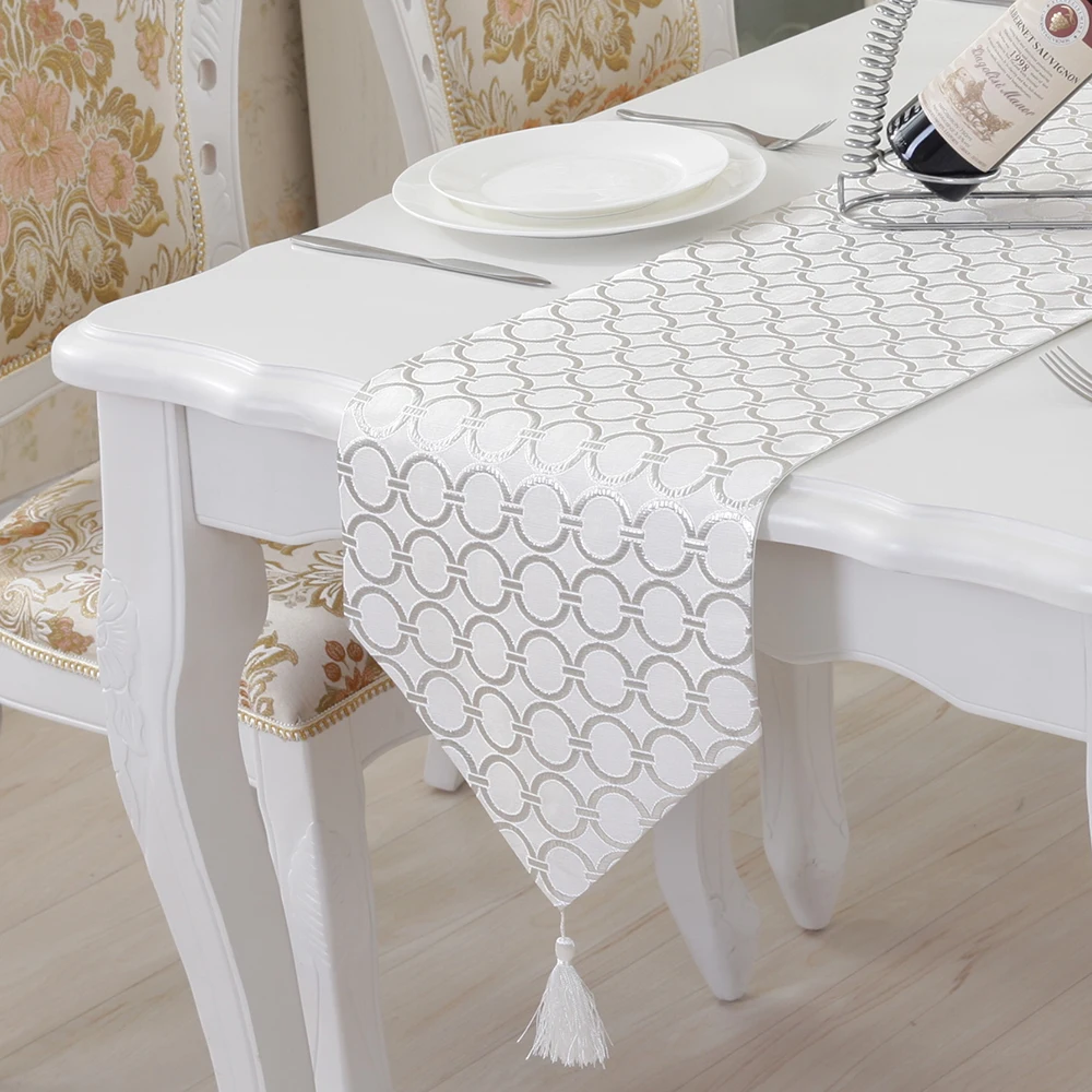 

Modern Circle Table Runner Gold Silver European Tasseled Embroider Table Runners for Wedding Hotel Home Dinner Table Decoration