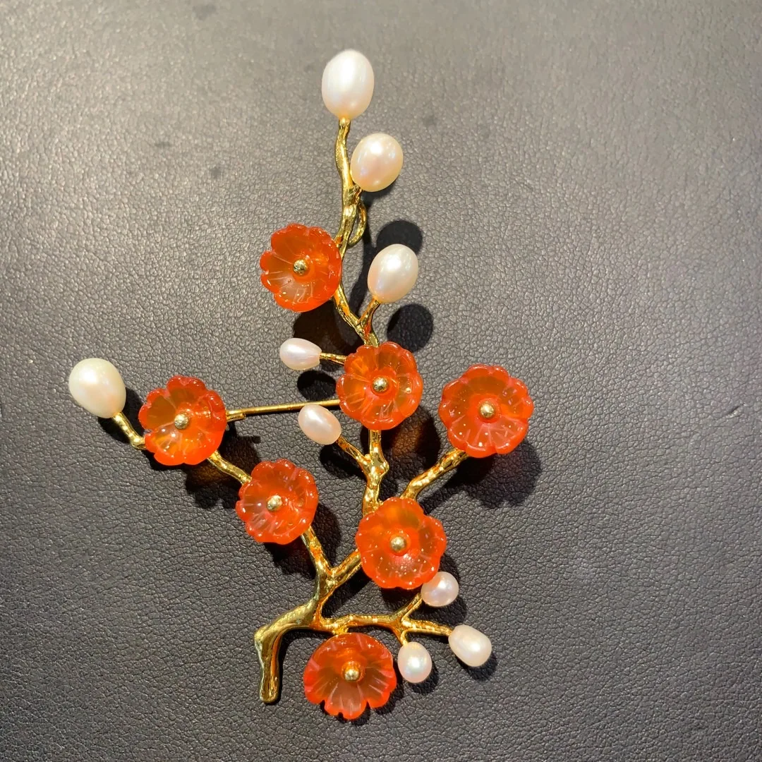 Женская Брошь с натуральным пресноводным жемчугом и полудрагоценным камнем 75 х50