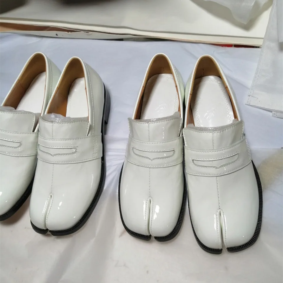 White Новинка; черные лоферы из лакированной кожи на плоской подошве с разрезом; Женская удобная обувь на плоской подошве с круглым носком без застежки; удобная повседневная обувь; Zapatos De Mujer - Цвет: White