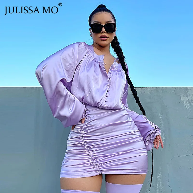 Женское атласное мини платье JULISSA MO на пуговицах с рюшами и рукавами фонариками