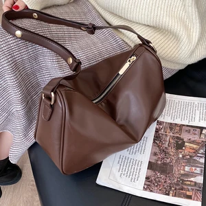 Сумка-кроссбоди женская из мягкой искусственной кожи, однотонная