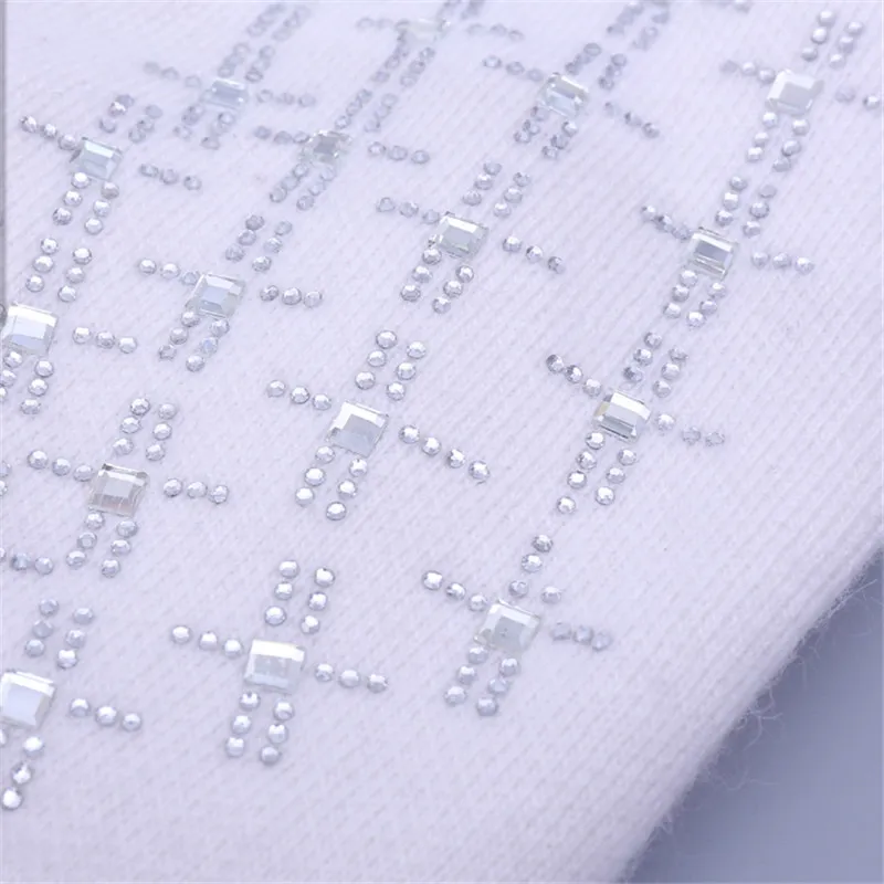 

Winter Women's Wool Knitted Hats Fashion Rhinestone Sequins Cashmere Slouchy Beanie Hat with Raccoon Fur Pompom Warm Skullies