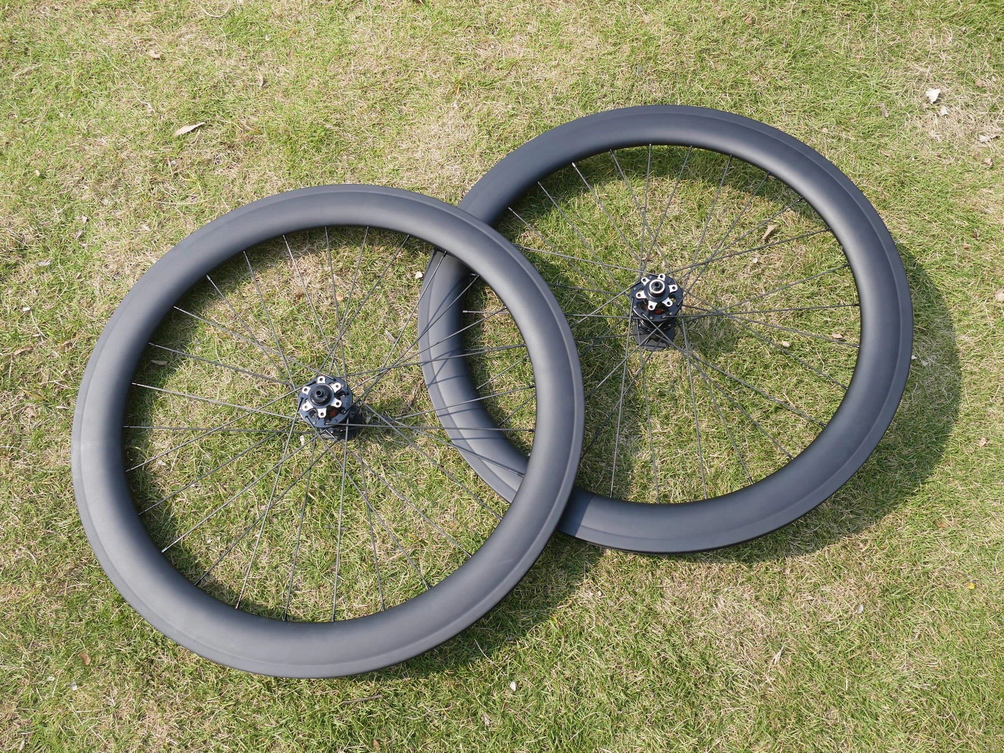 1 пара передняя ось 100*15 мм задняя 142*12