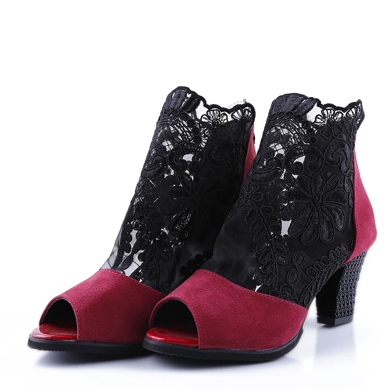 Сетчатые туфли на массивном каблуке с кружевом сезон весна-лето очень красивые