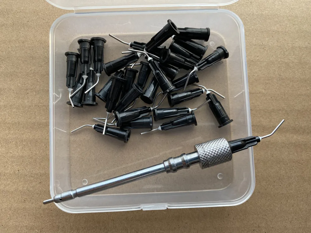 

101Pis Dental 3 Way Air Water Syringe Spray Nozzles Tips +100Pis Irrigation Bent Needle Tips Black Teeth Whitening