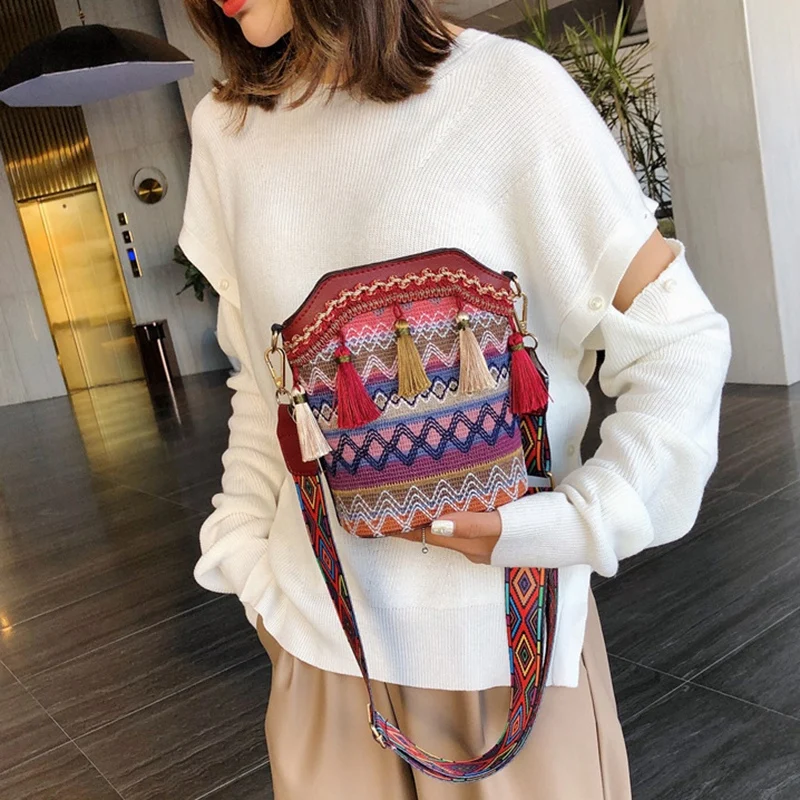 

Fashion Bohemian Ethnic Style Women's Straw Woven Shoulder Messenger Bag Retro Casual Tassel Bucket Bag
