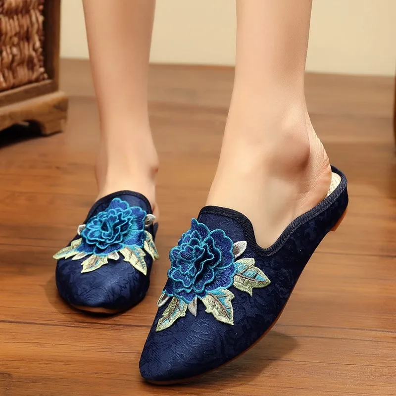 

Chinese Style Embroidered Flower Sandals Women Slippers Mule Women Summer Shoes Fashion Baotou Womans Slippers Lady Comfort Shoe
