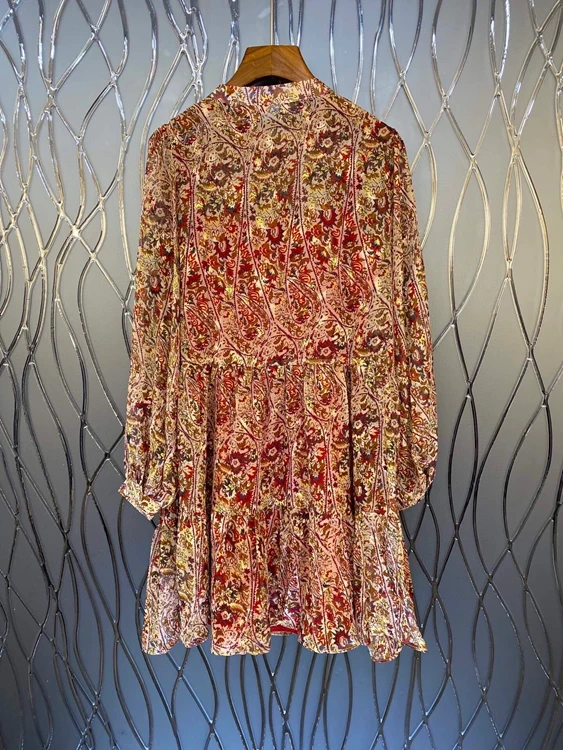 

2021 early spring new fashion women's round neck small floral embroidery decoration long-sleeved dress 105