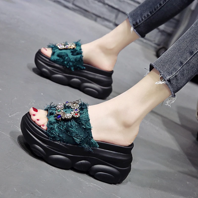 Женские шлепанцы с круглым носком DEAT на платформе квадратной пряжкой украшенные