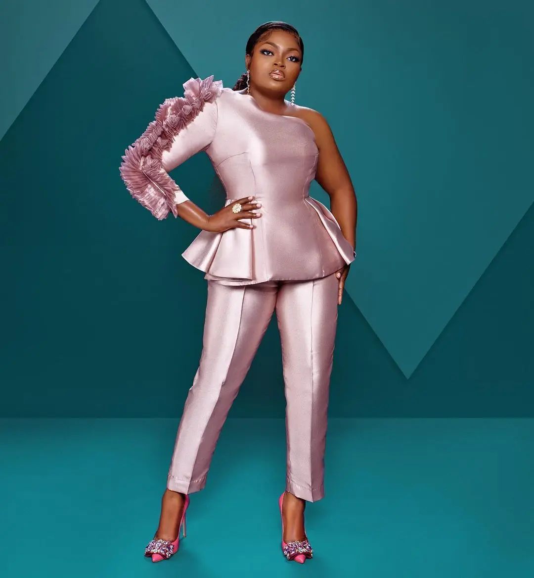 Платье вечернее атласное на одно плечо с оборками | Свадьбы и торжества