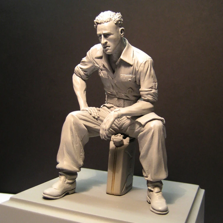 

1/16 ancient officer sit with Oil drum （NO BASE ） Resin figure Model kits Miniature gk Unassembly Unpainted