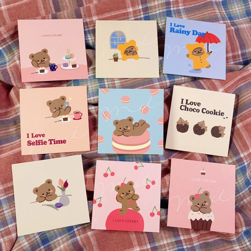 Милый маленький медведь иллюстрация карточный костюм односторонняя девушка