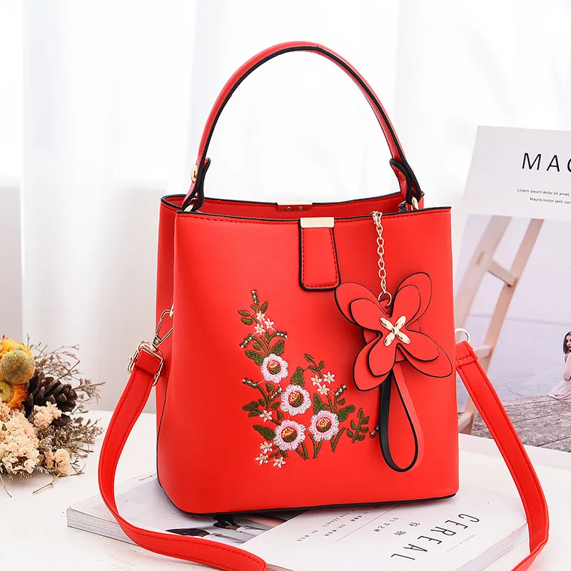 

Winter New Female Bag Fashion Leisure Embroidered Handbag Square Bucket Bag Flower Decoration Shoulder Messenger Bag