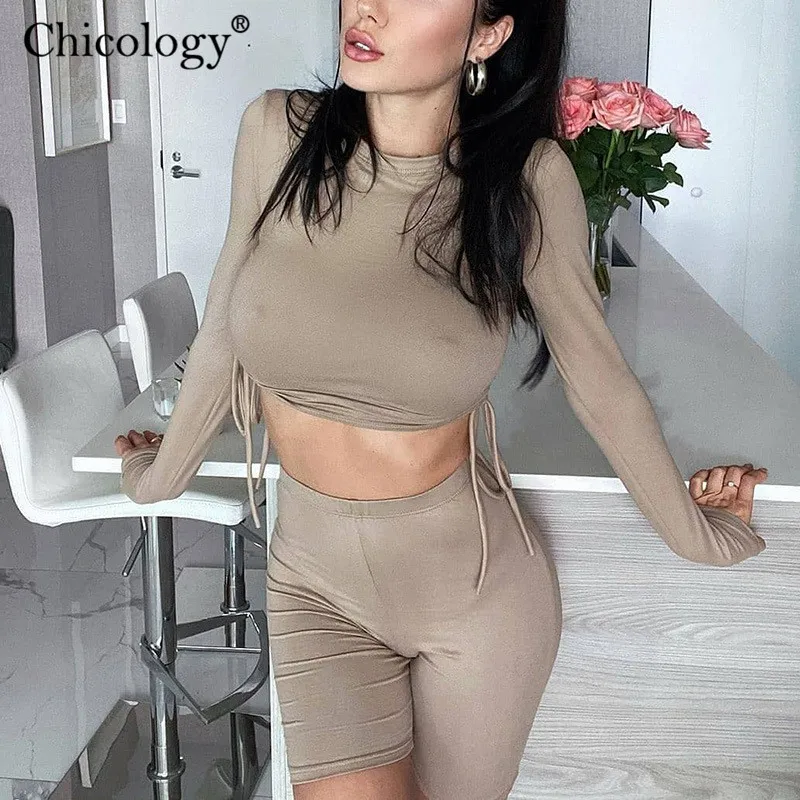 Chicology badycon спортивный комплект из 2 предметов укороченный топ байкерские шорты