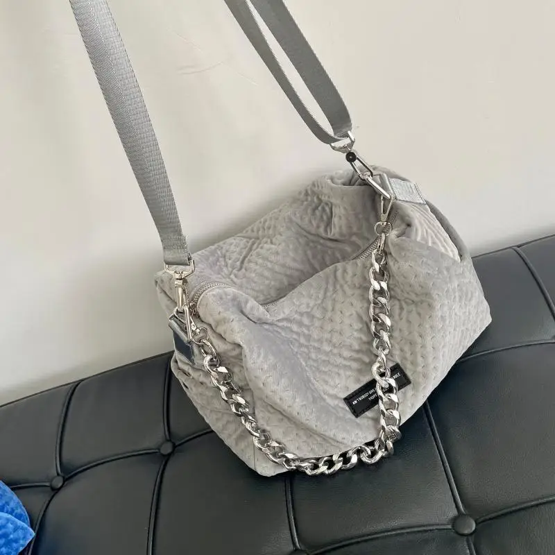 

Фланелевая сумка DN для женщин, сумки-тоуты с широким ремешком, популярная новинка 2021, осенняя женская сумка, сумки на плечо с цепочкой, вмест...