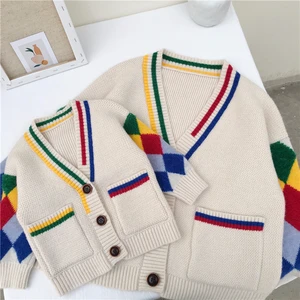 Осенний плотный шерстяной вязаный кардиган для семьи; Одинаковая одежда для мамы и дочки; Модный теплый зимний свитер для мамы и дочки