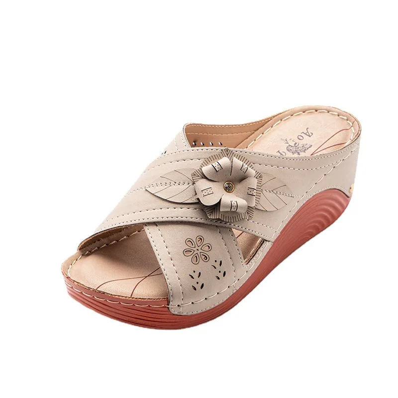 

The new 2021 flowers comfortable sandals women summer big yards of European and American car line antiskid beach sea platforms