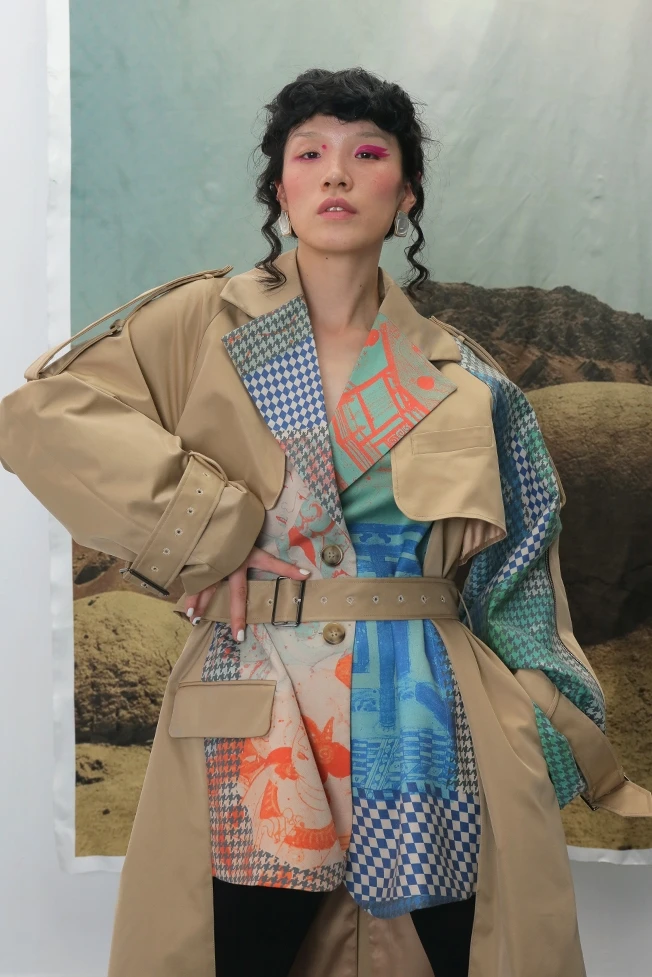 

2019 Autumn Fashion Fragment Printed Suit with Two Fake Windbreaker Oversized Women Coats Trench Coat for Women Long Coat Women